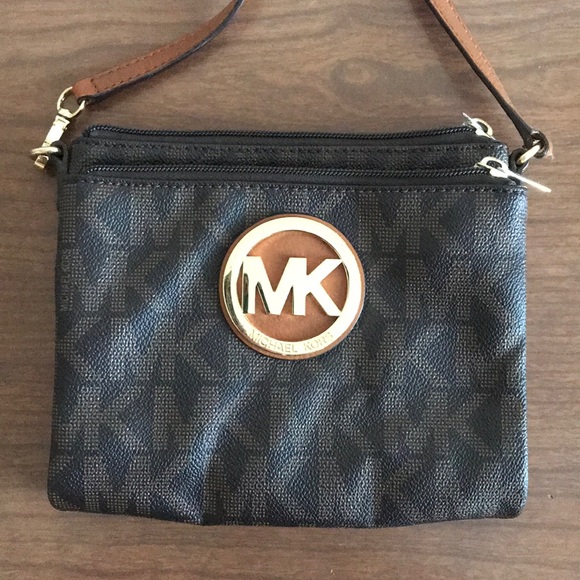 Michael Kors Handbags - Michael Kors Cross Body Bag